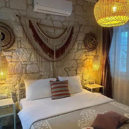 Hera Alacati Hotel *