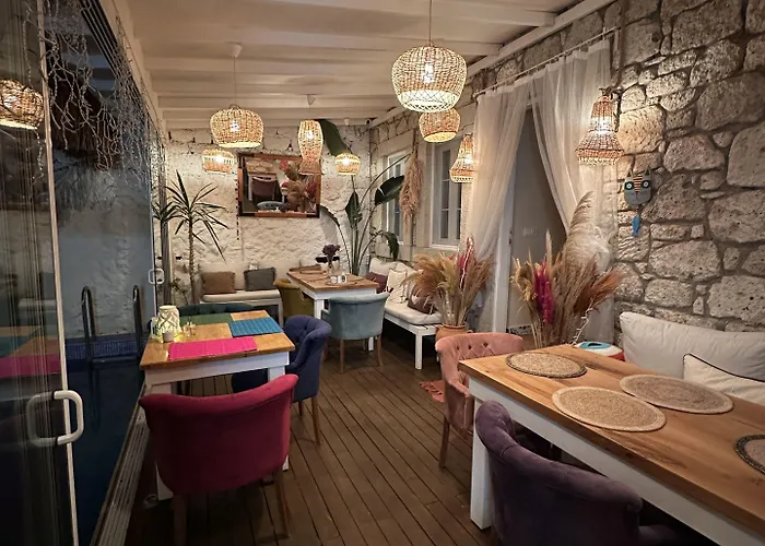 Hera Alacati Hotel *